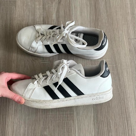 White and black Adidas Grand Court sneakers with Cloudfoam cushioning - Picture 5 of 7